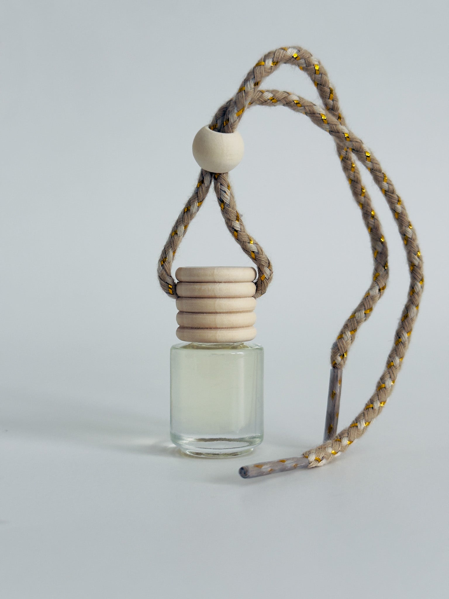 portable car diffuser to purify and scent your vehicle